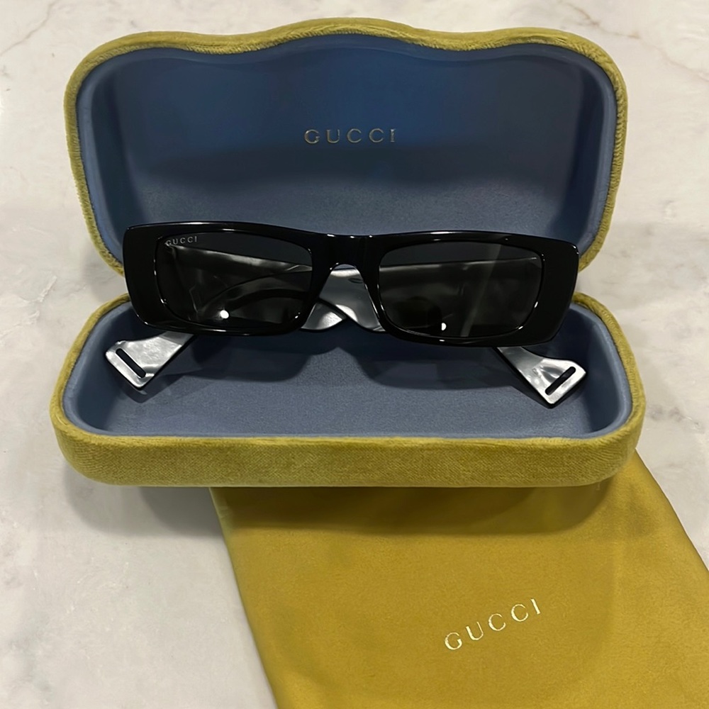(SOLD) Gucci Slim Rectangular Sunglasses